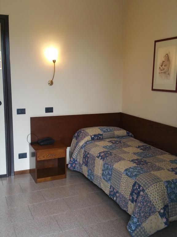 Hotel 5 Vie Almenno San Salvatore Rum bild