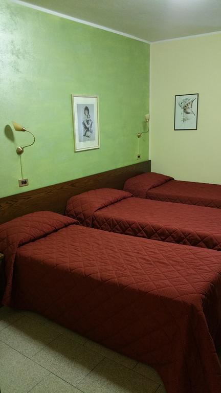 Hotel 5 Vie Almenno San Salvatore Rum bild