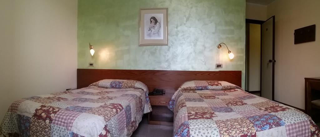 Hotel 5 Vie Almenno San Salvatore Rum bild