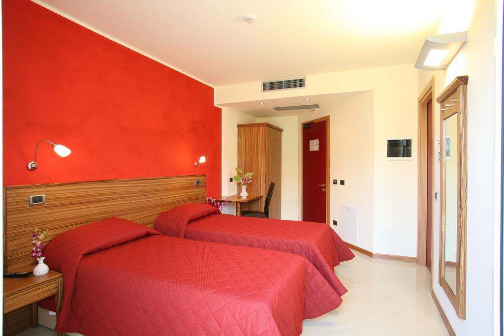 Hotel 5 Vie Almenno San Salvatore Rum bild