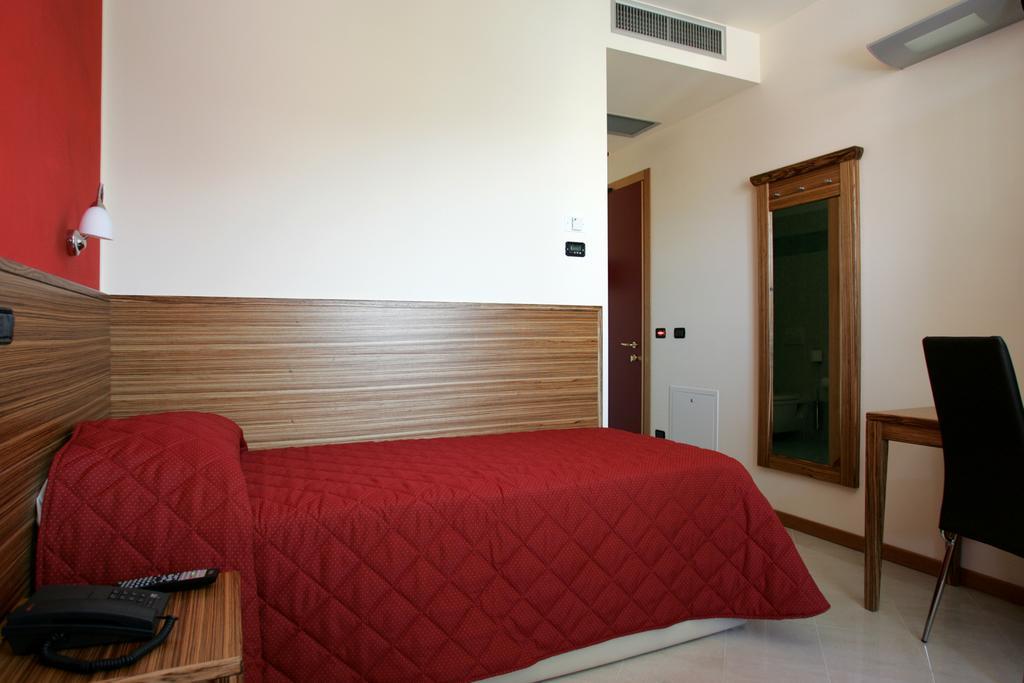 Hotel 5 Vie Almenno San Salvatore Rum bild