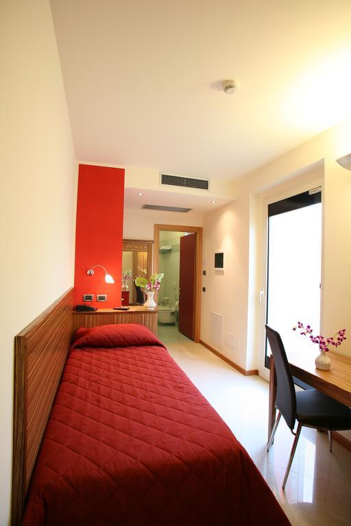Hotel 5 Vie Almenno San Salvatore Rum bild